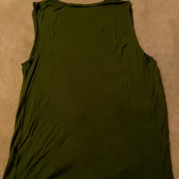 Ripped tank top - Picture 2 of 3